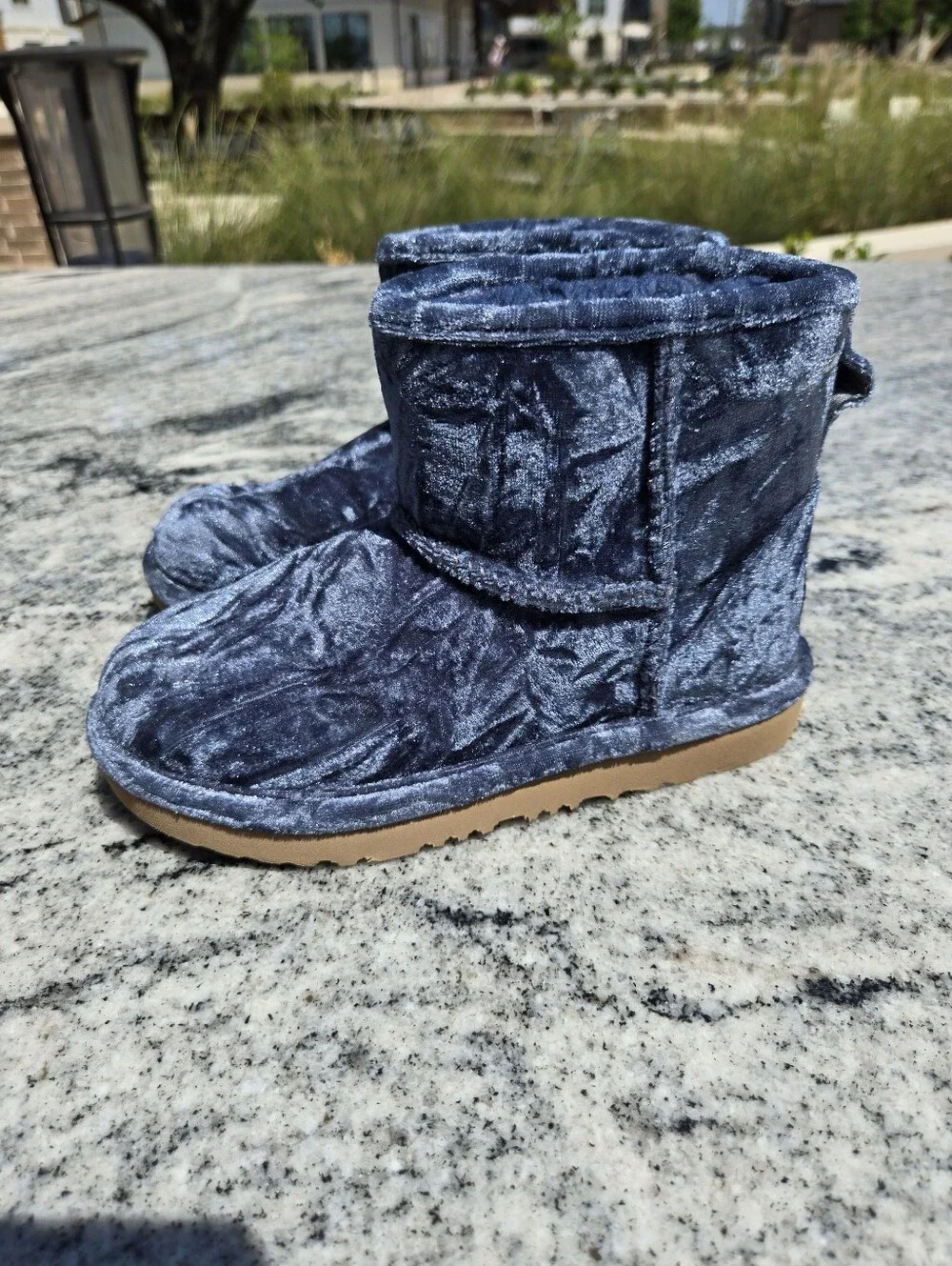 UGG Classic Mini II boots in an ocean blue crushed velvet Sz 13 Little Girls